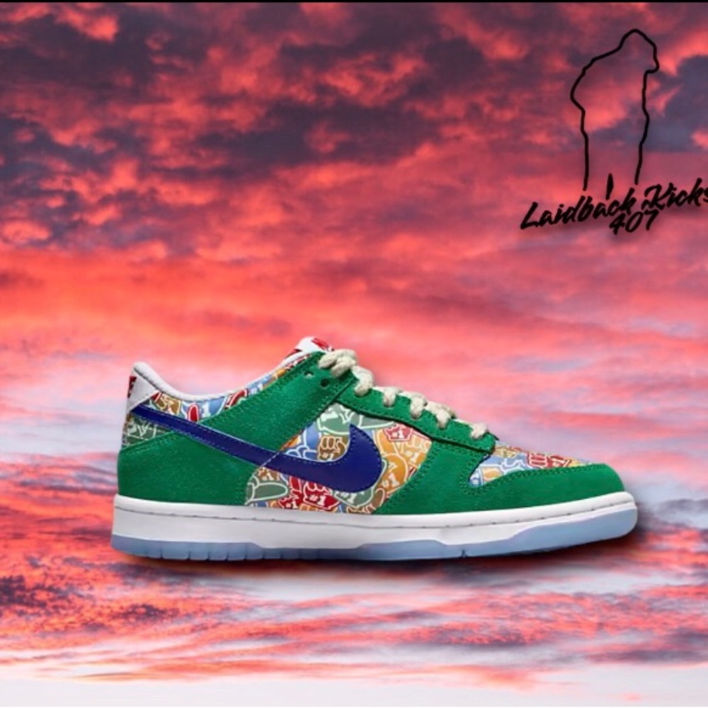 Nike Dunk Low “ Foam Finger “